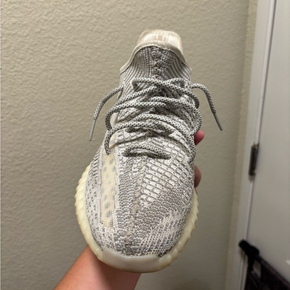 Yeezy Boost 350 V2 in Gray and Cream - Picture 2 of 9